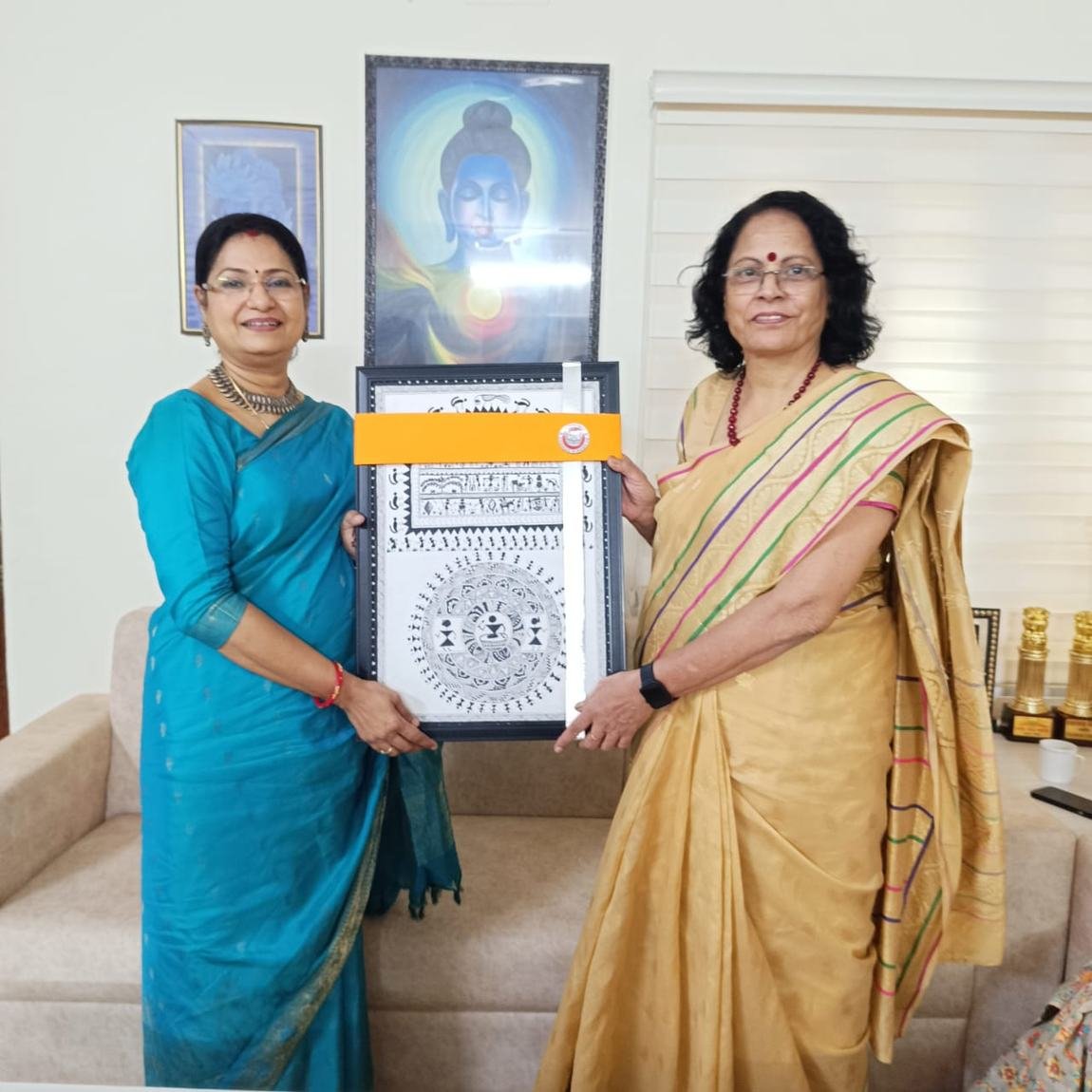 Receiving a special memento at a felicitation moment